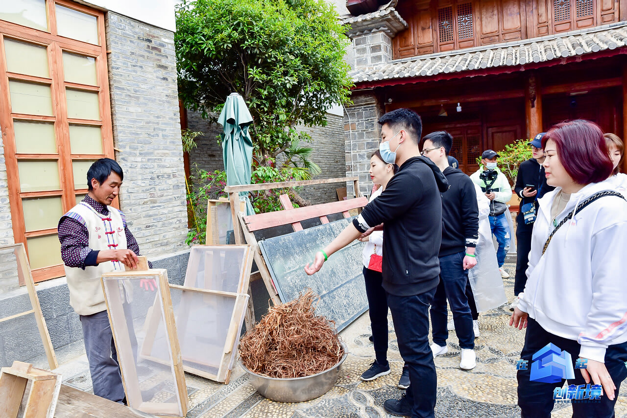 麗江大研古鎮(zhèn)員工團隊定向?qū)毻卣褂柧? width=